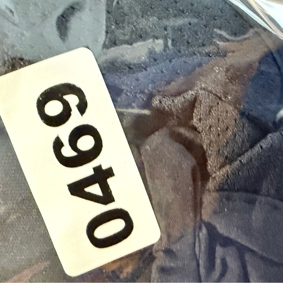 Under Armour Black and White Athletic Shorts Lightweight Breathable - Picture 5 of 5